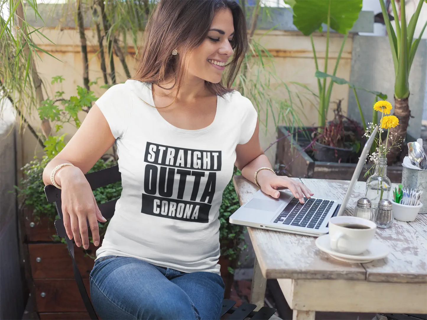T-shirt à manches courtes et col rond pour femme Straight Outta Corona, 100 % coton, disponible en tailles XS, S, M, L, Xl. 00026