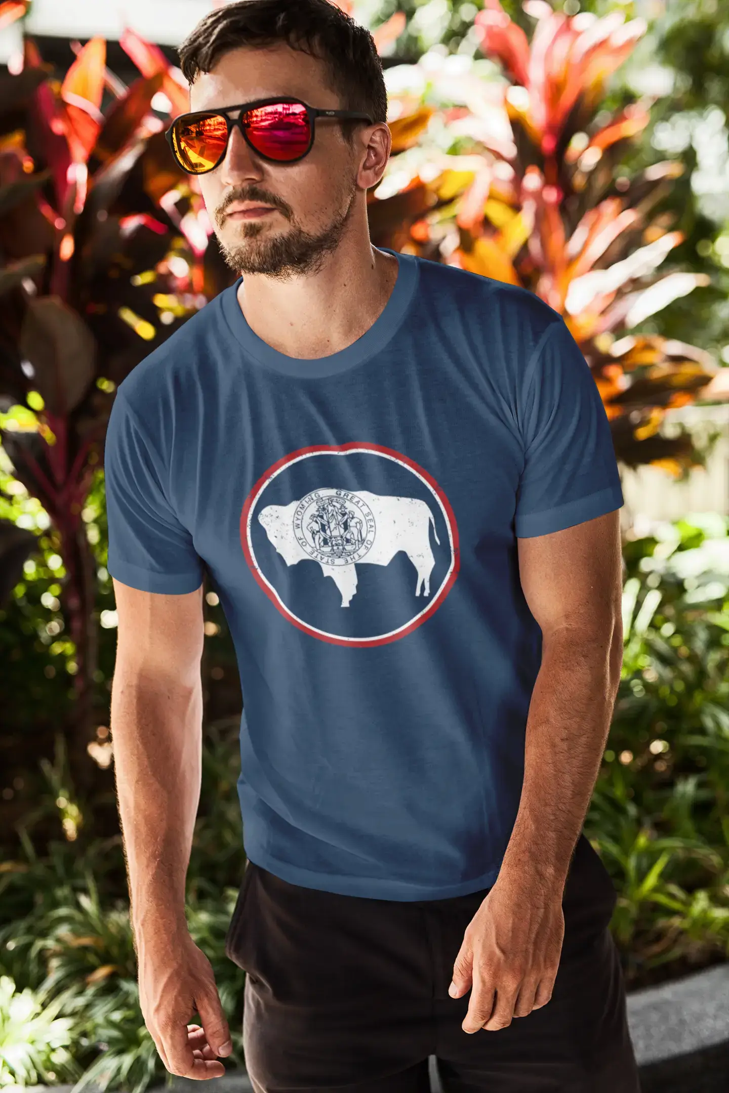 <span>Graphique</span> <span>hommes</span> Wyoming drapeau T-Shirts <span>blanc</span> imprimé t-shirt <span>marine française</span>