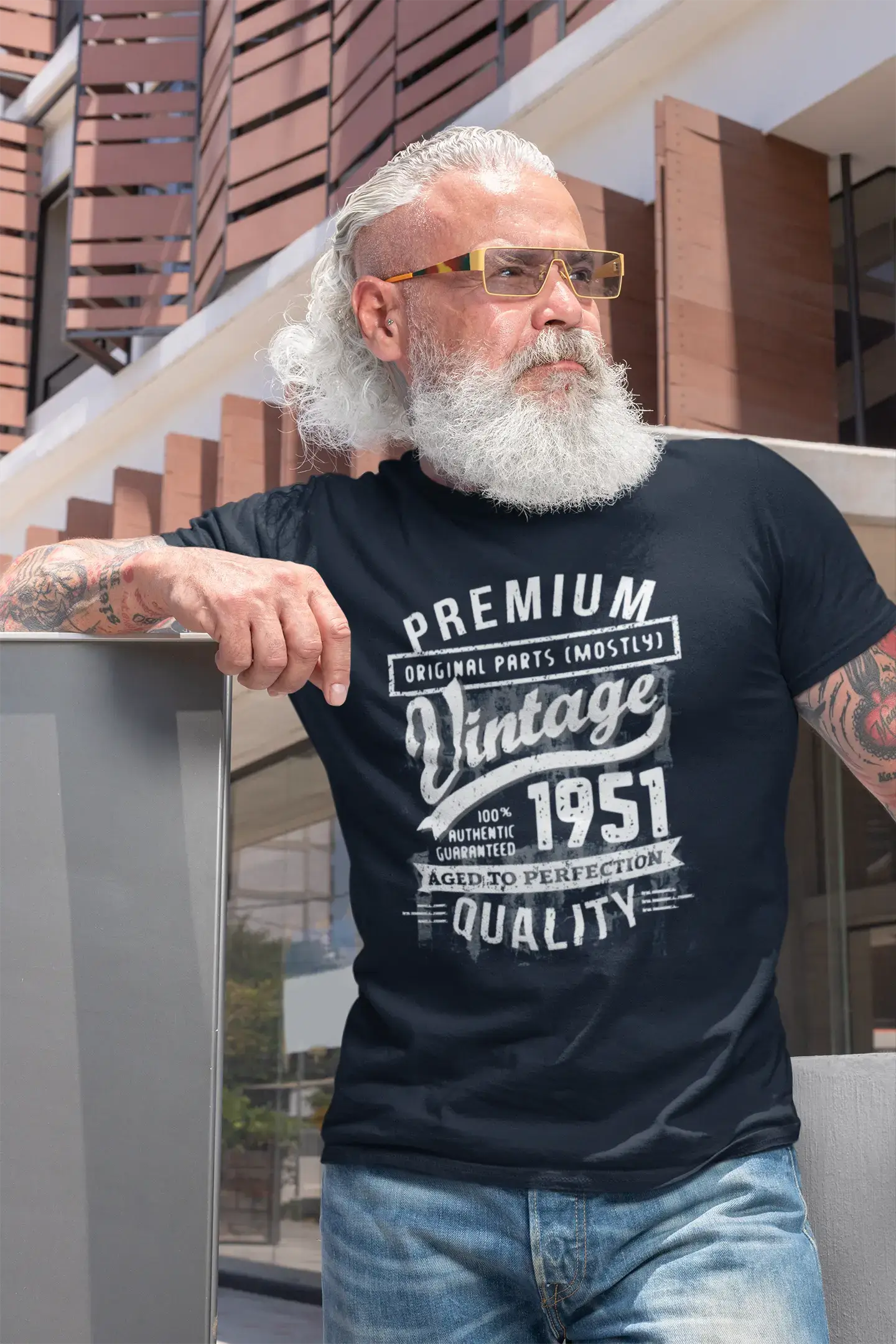 ULTRABASIC - Graphic Men's 1951 Aged to Perfection Birthday Gift T-Shirt