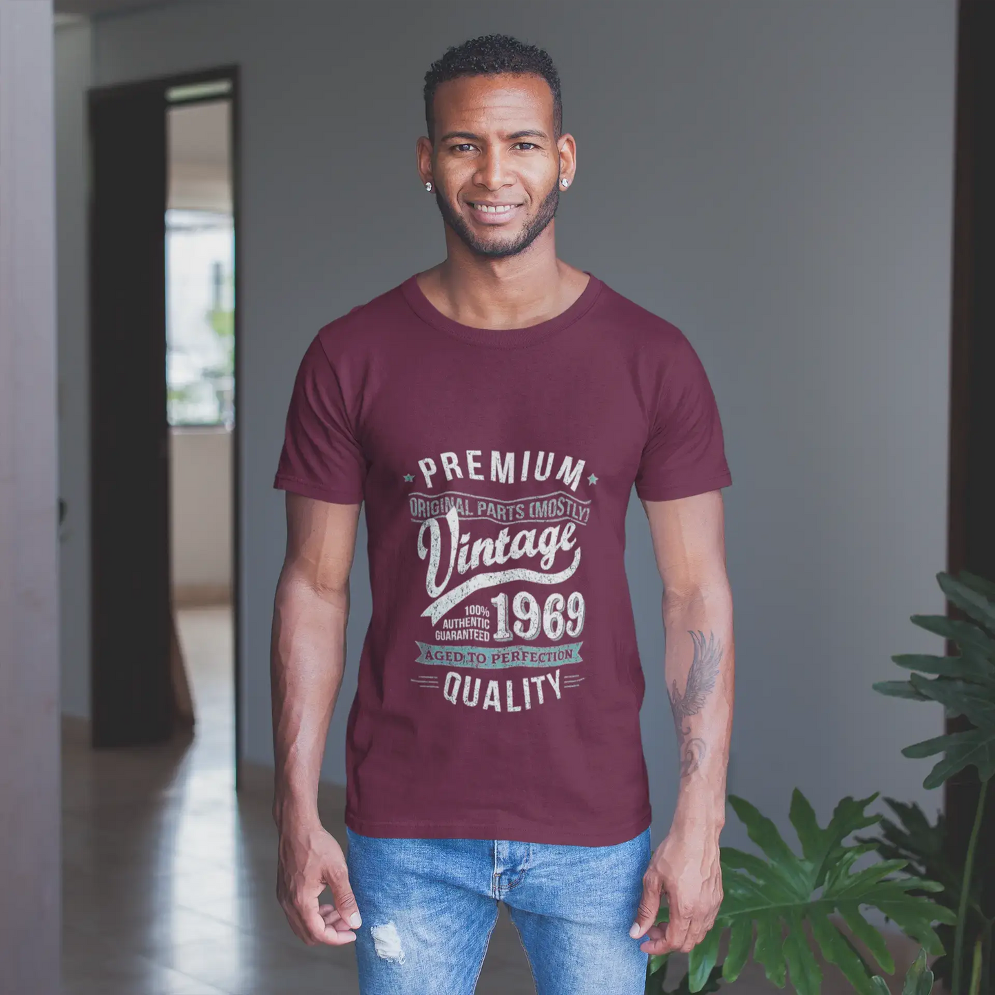 ULTRABASIC - Graphic Men's 1969 Aged to Perfection Birthday Gift T-Shirt