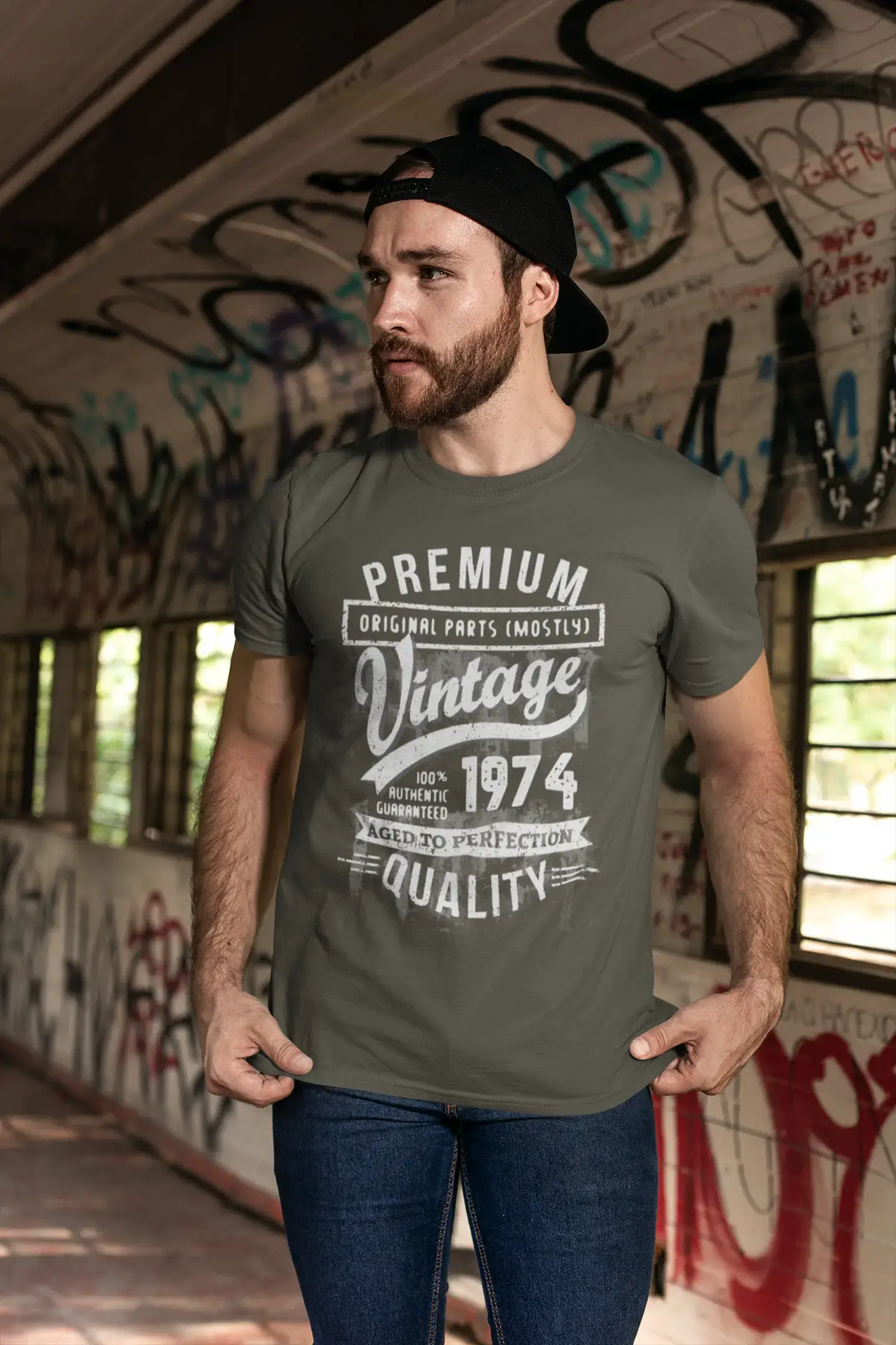 ULTRABASIC - Graphic Men's 1974 Aged to Perfection Birthday Gift T-Shirt