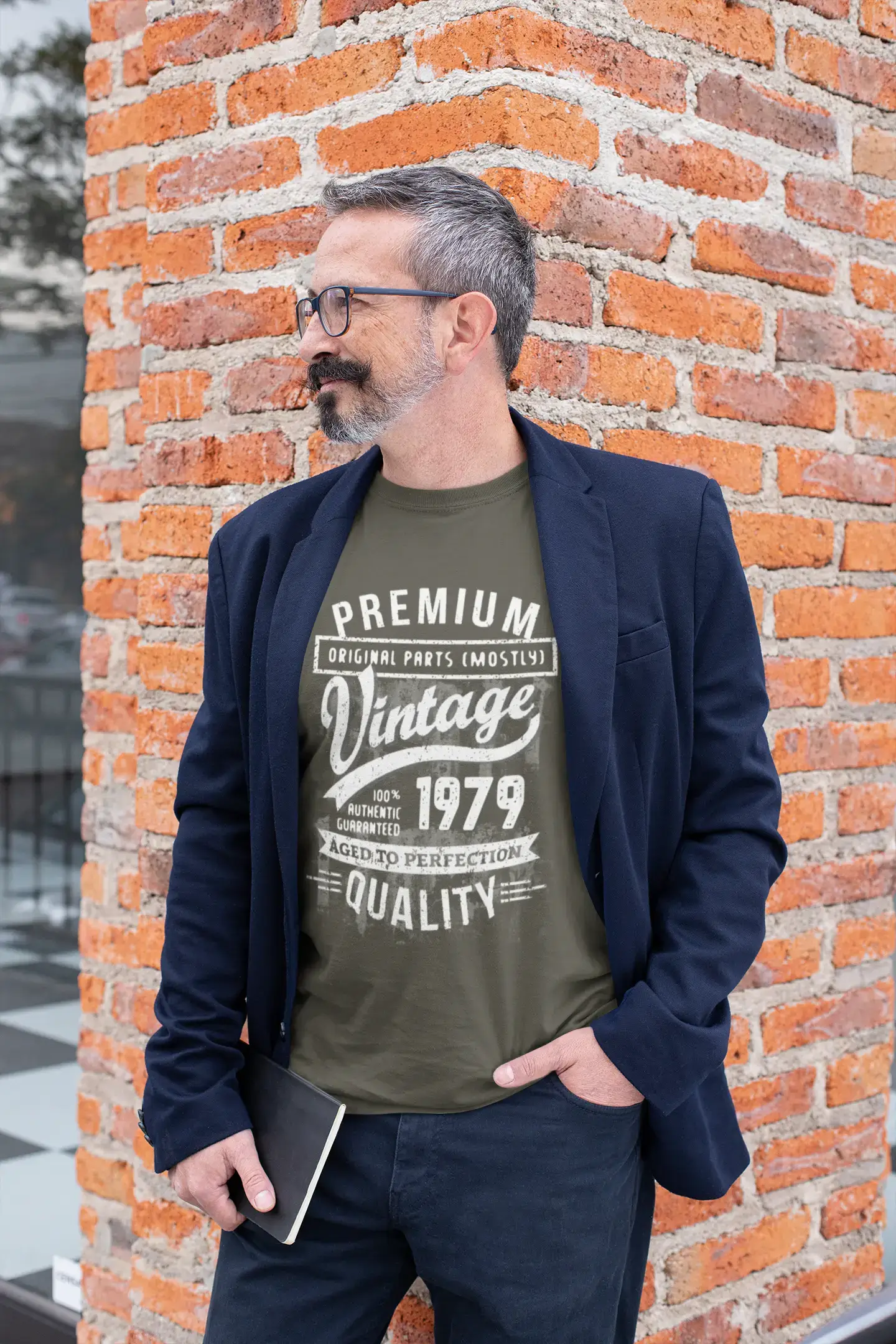 ULTRABASIC - Graphic Men's 1979 Aged to Perfection Birthday Gift T-Shirt