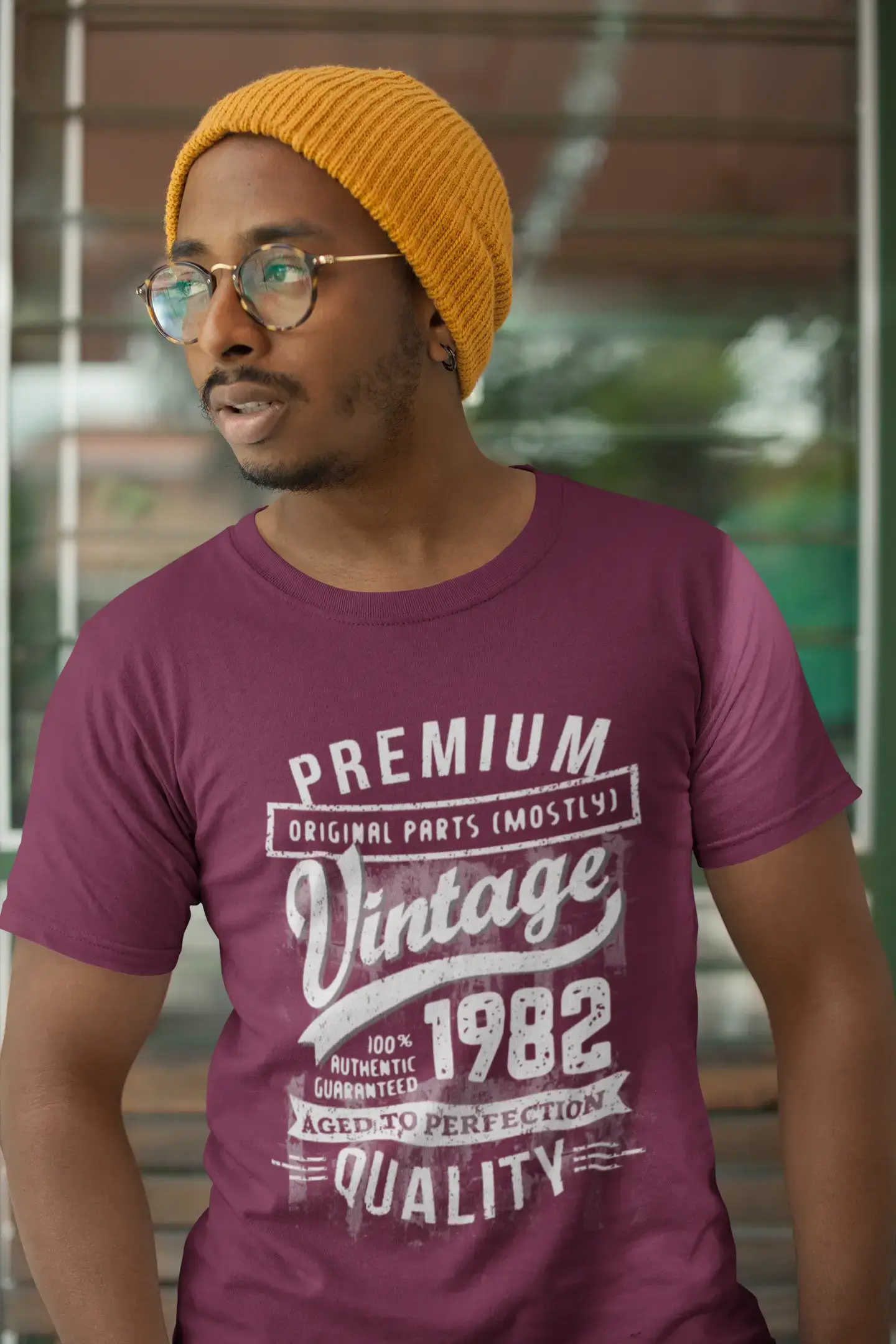 ULTRABASIC - Graphic Men's 1982 Aged to Perfection Birthday Gift T-Shirt
