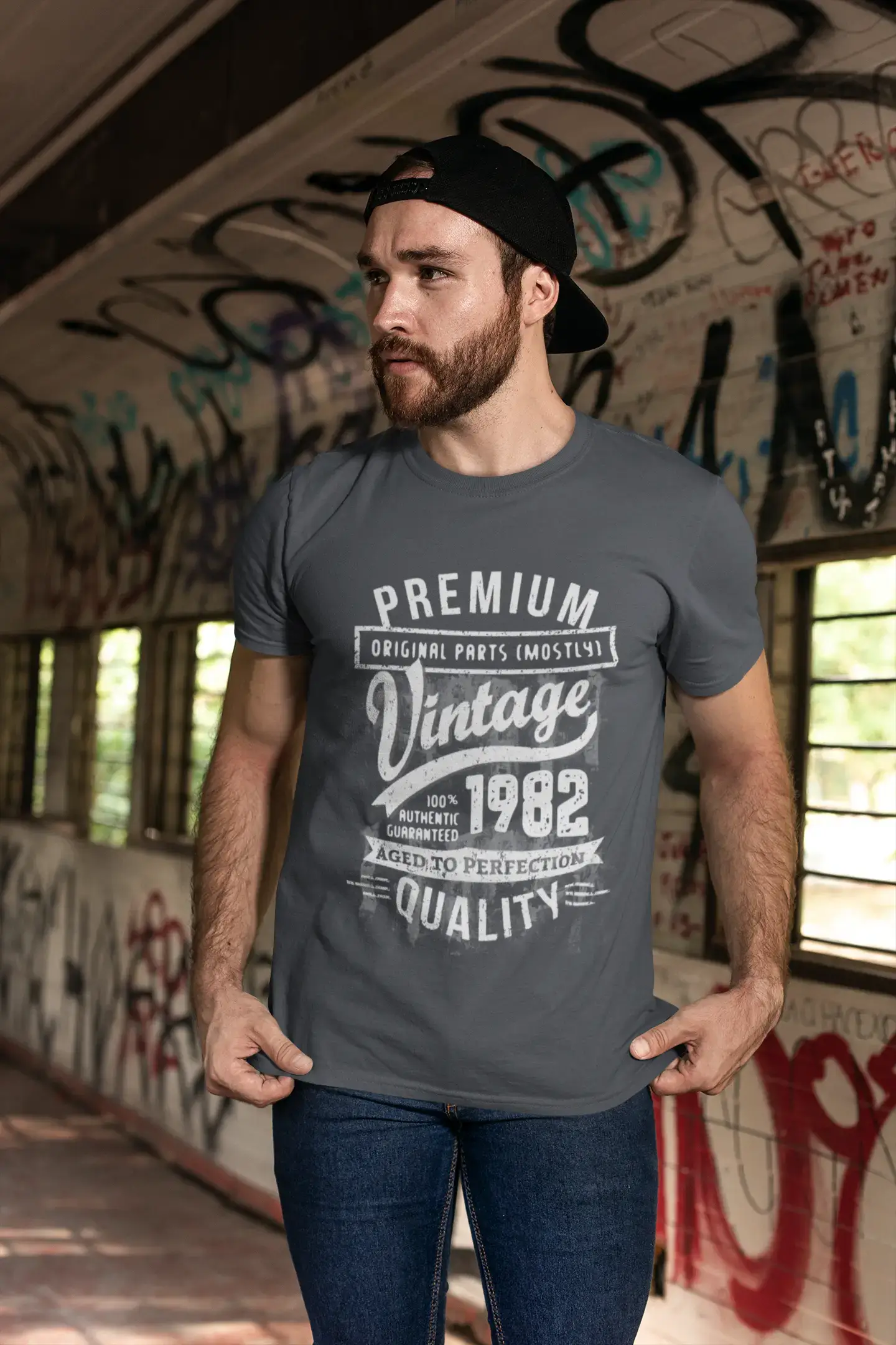 ULTRABASIC - Graphic Men's 1982 Aged to Perfection Birthday Gift T-Shirt