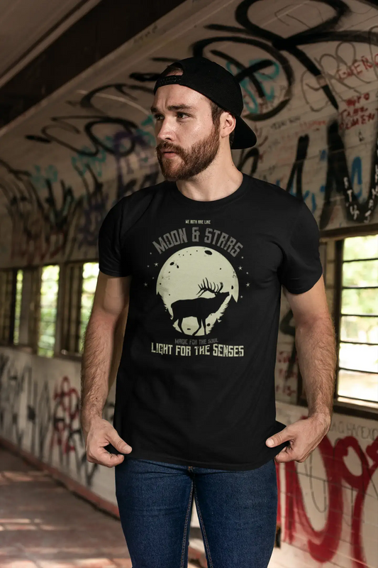 T-shirt graphique ULTRABASIC pour hommes Nous sommes tous les deux comme la lune et les étoiles - Deer Moon