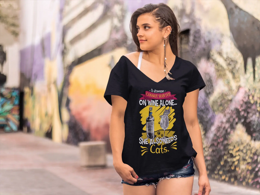 T-Shirt Femme ULTRABASIC Elle a aussi besoin de chats - Citation drôle de chat