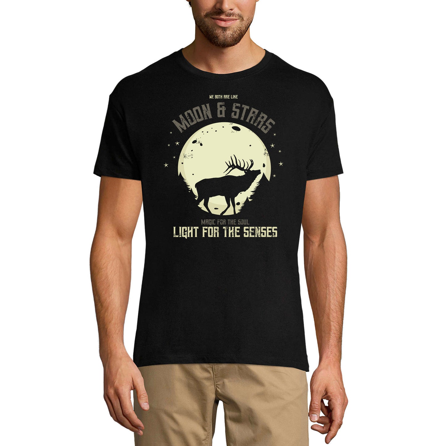 T-shirt graphique ULTRABASIC pour hommes Nous sommes tous les deux comme la lune et les étoiles - Deer Moon