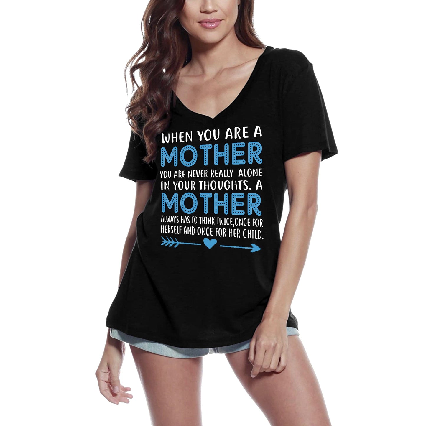 T-Shirt Femme ULTRABASIC Quand tu es maman tu n'es jamais seule - Tee Shirt pour les mamans
