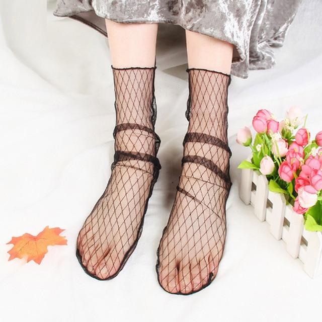 Vente Sexy rétro dentelle florale maille femmes fille chaussettes élastique 2018 été mode dame Transparent chaussettes courtes