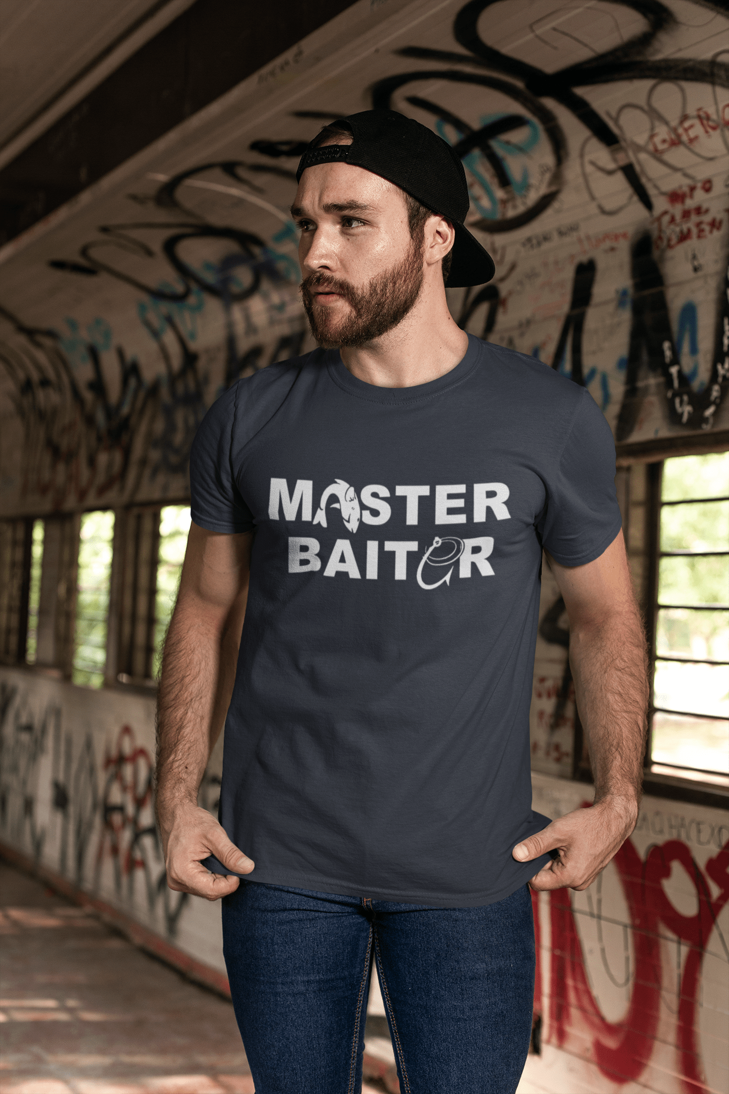 • T-shirt <span>graphique</span> Master Baitor <span>pour hommes,</span> lettre <span>noire</span> imprimée, col rond <span>bleu marine</span>